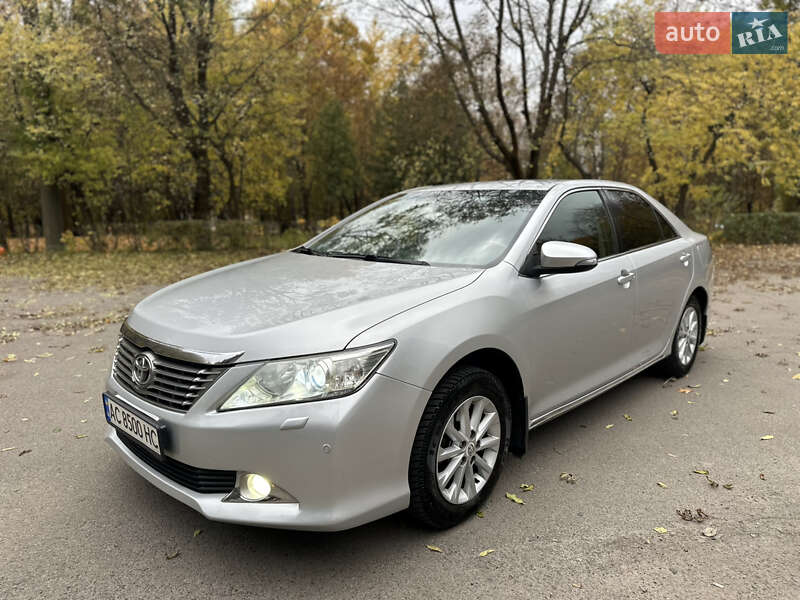 Седан Toyota Camry 2012 в Луцке
