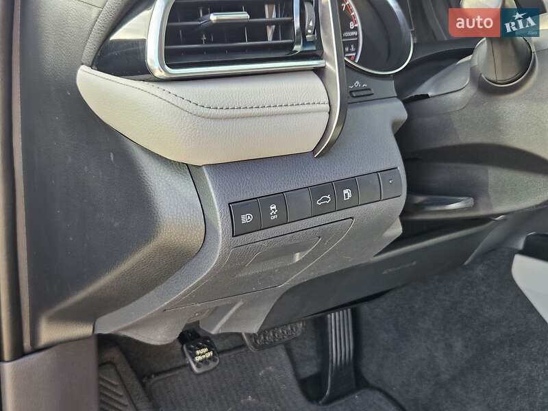 Седан Toyota Camry 2018 в Киеве