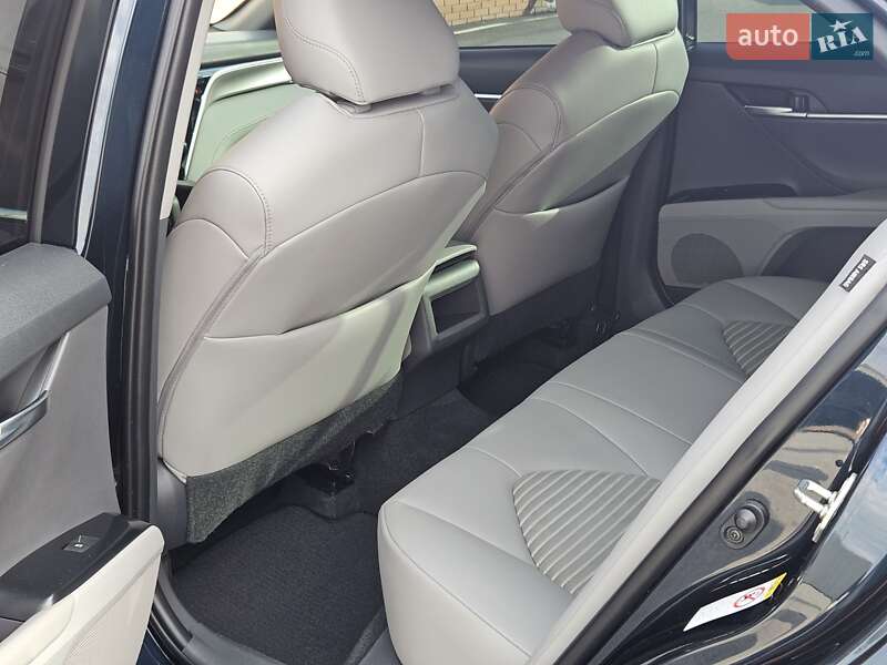 Седан Toyota Camry 2018 в Киеве