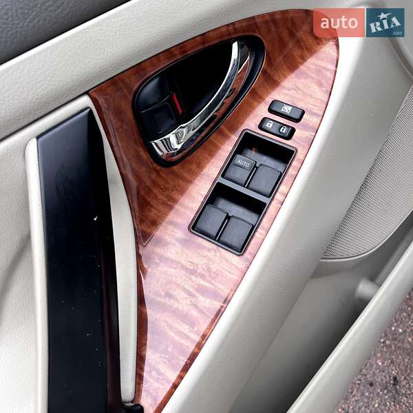 Седан Toyota Camry 2006 в Чернигове