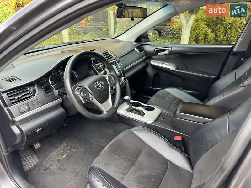 Седан Toyota Camry 2014 в Киеве
