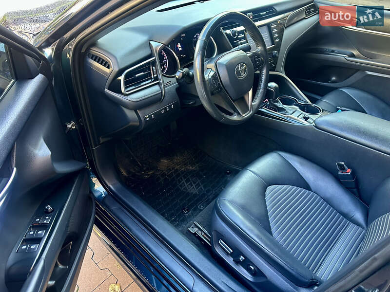 Седан Toyota Camry 2020 в Києві