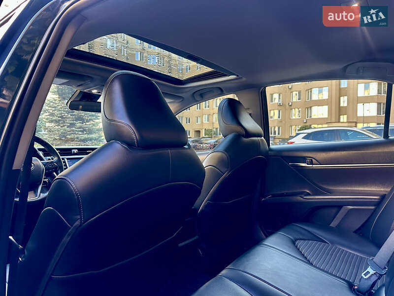 Седан Toyota Camry 2020 в Києві