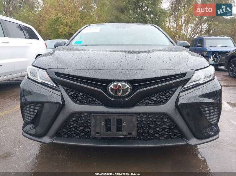 Седан Toyota Camry 2019 в Тернополе