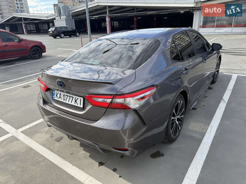 Седан Toyota Camry 2018 в Києві