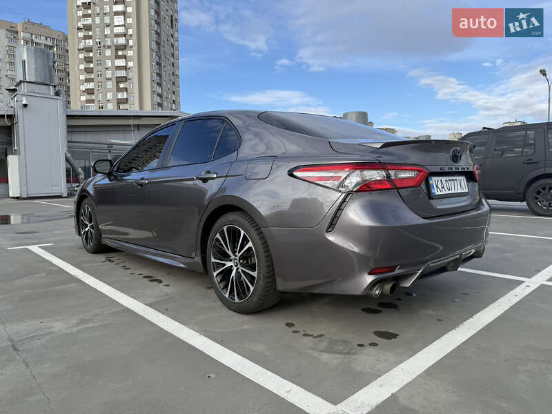 Седан Toyota Camry 2018 в Києві