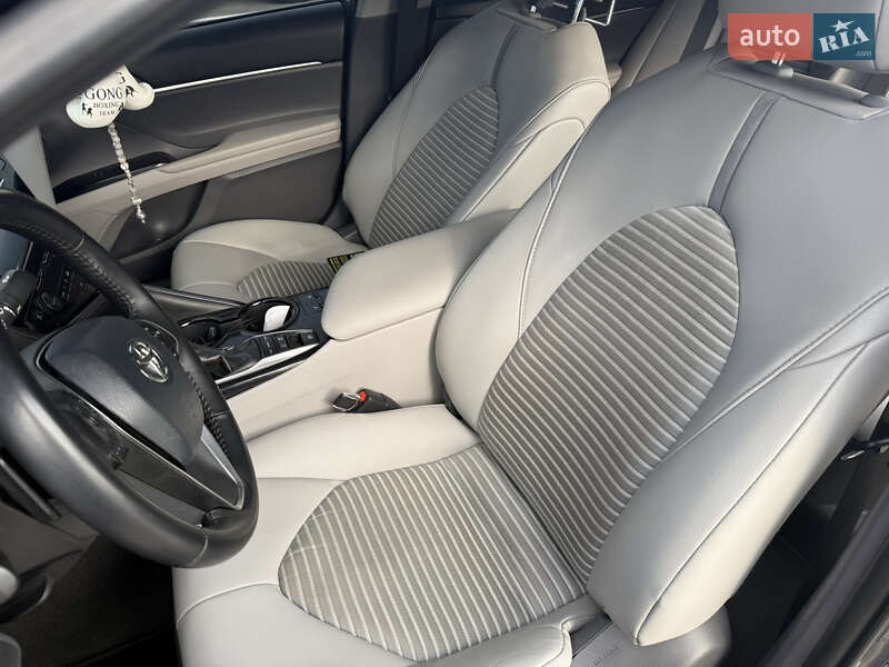 Седан Toyota Camry 2018 в Києві