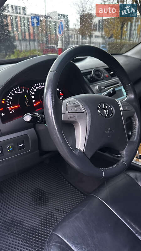 Седан Toyota Camry 2007 в Киеве