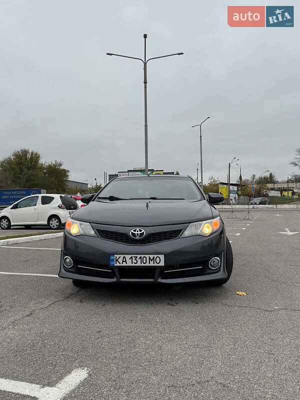 Седан Toyota Camry 2012 в Киеве