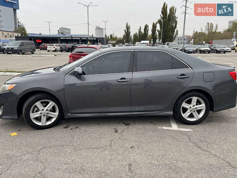 Седан Toyota Camry 2012 в Киеве