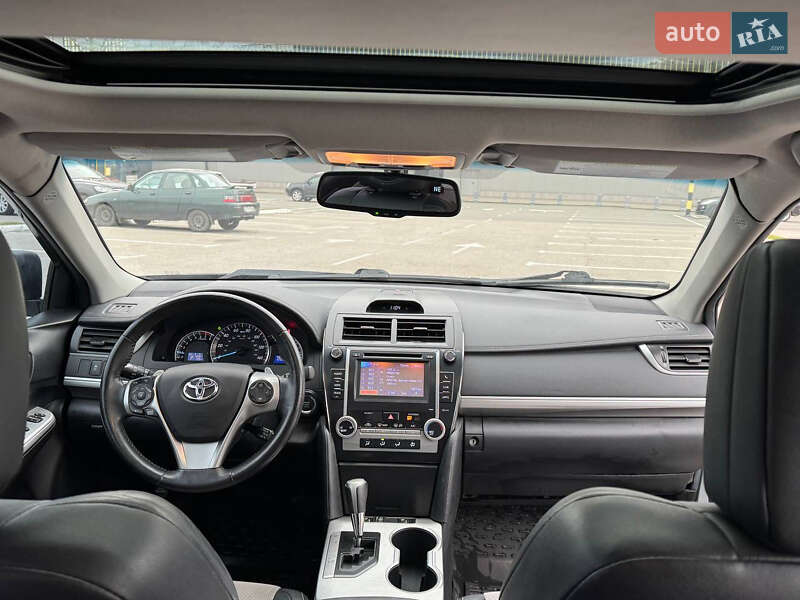 Седан Toyota Camry 2012 в Киеве