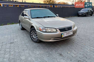 Седан Toyota Camry 2001 в Киеве