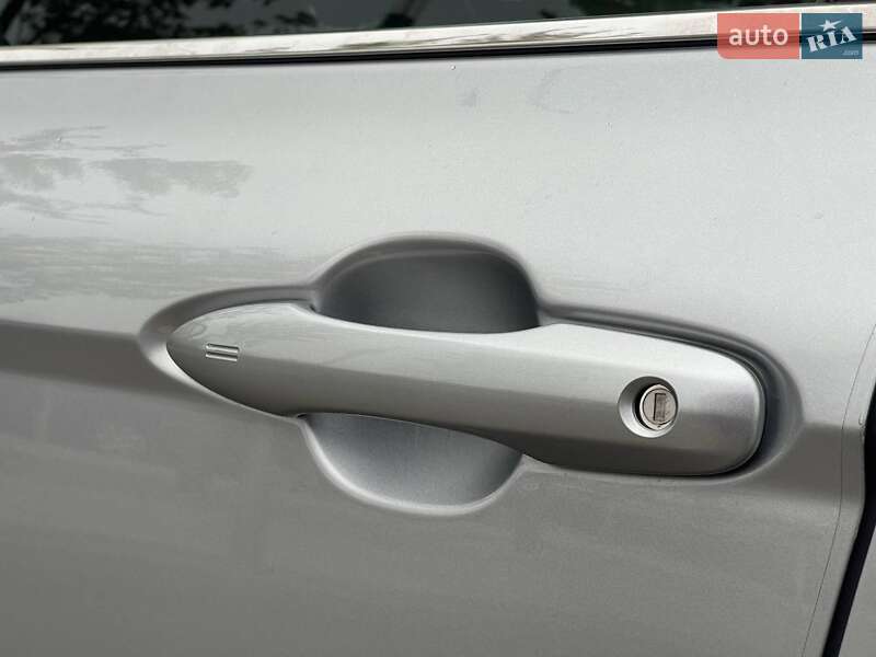 Седан Toyota Camry 2018 в Киеве фото 12 Седан Toyota Camry 2018 в Киеве