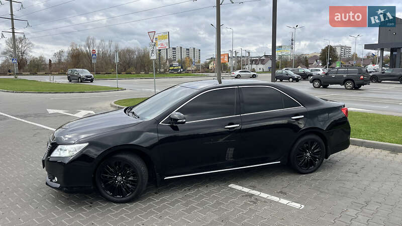 Седан Toyota Camry 2014 в Киеве