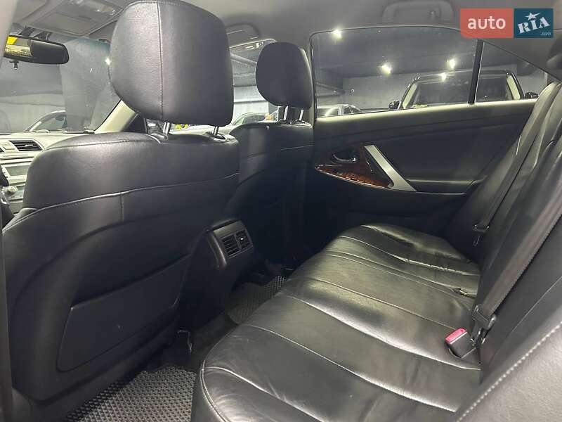 Седан Toyota Camry 2008 в Черновцах