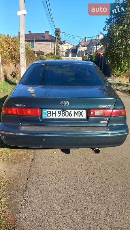 Седан Toyota Camry 1998 в Одессе
