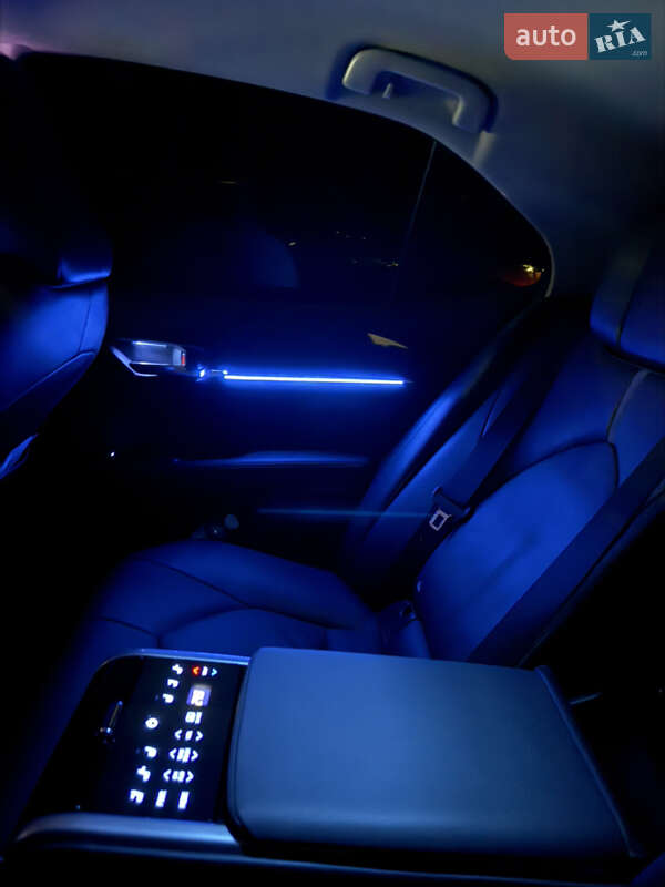 Седан Toyota Camry 2022 в Днепре