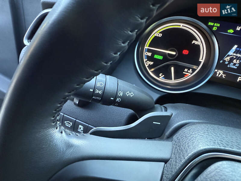 Седан Toyota Camry 2023 в Дніпрі