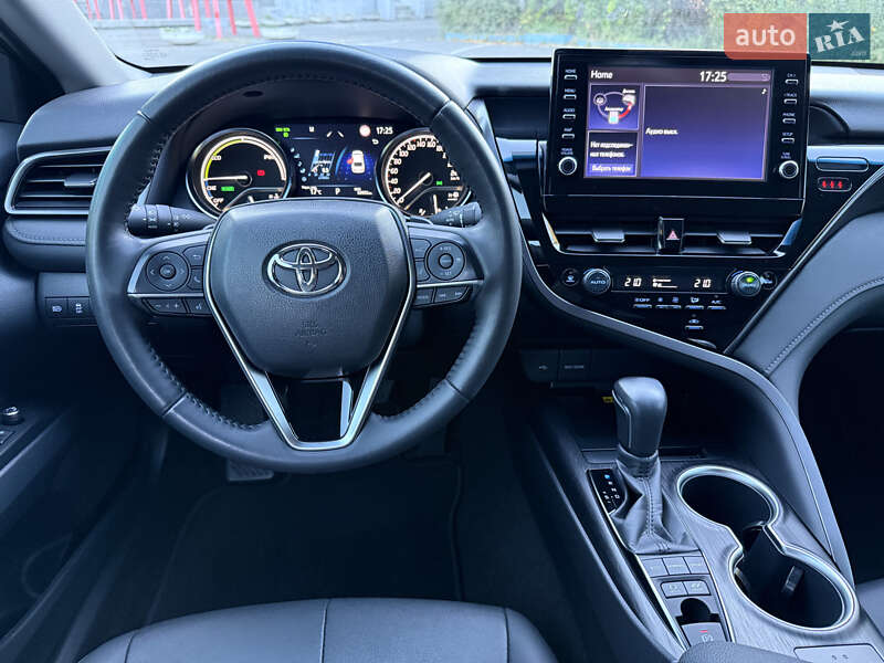 Седан Toyota Camry 2023 в Дніпрі