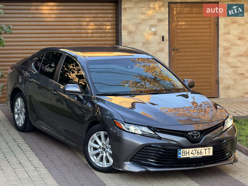Седан Toyota Camry 2017 в Одессе