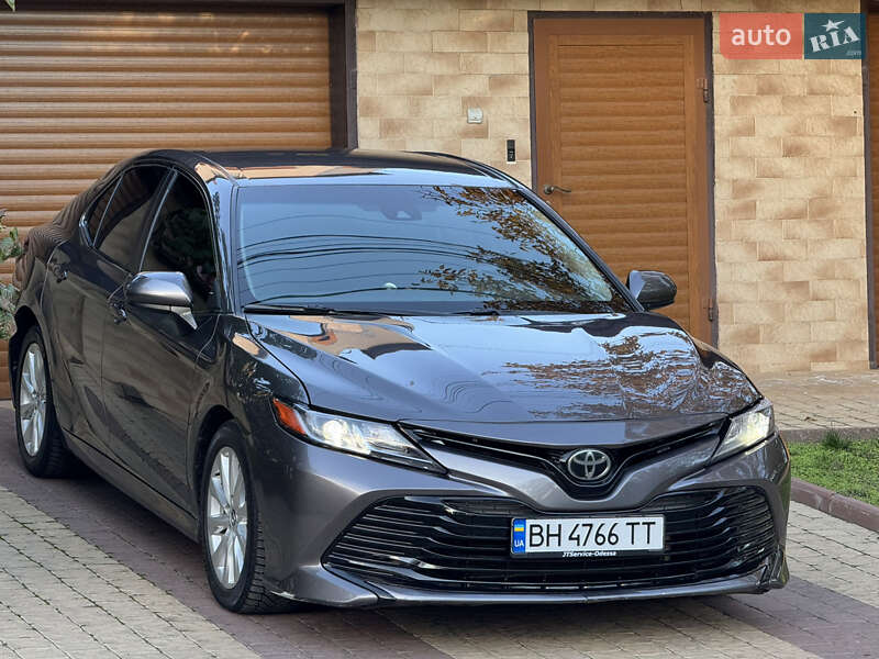Седан Toyota Camry 2017 в Одессе