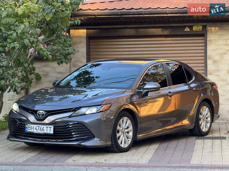 Седан Toyota Camry 2017 в Одессе