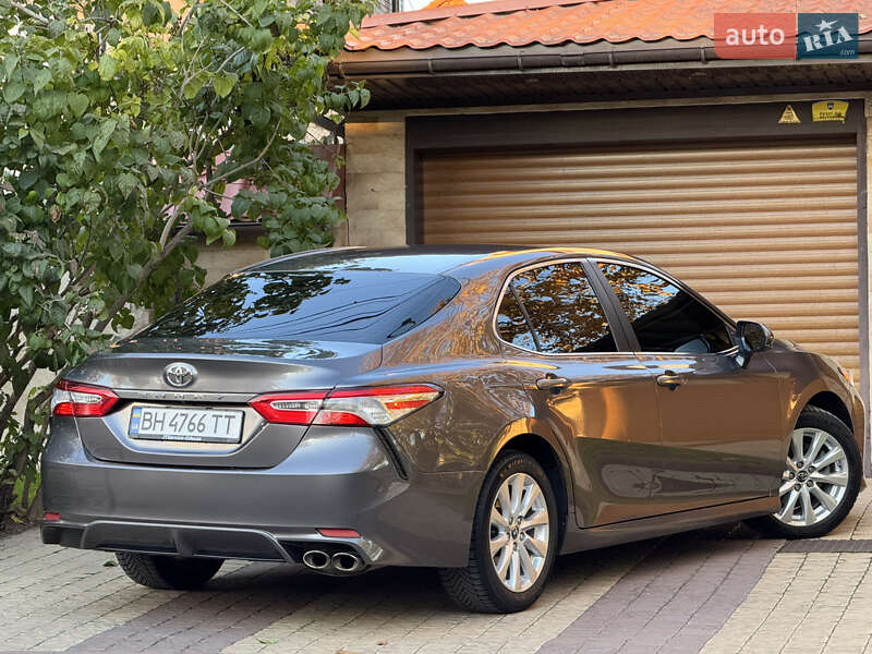 Седан Toyota Camry 2017 в Одессе