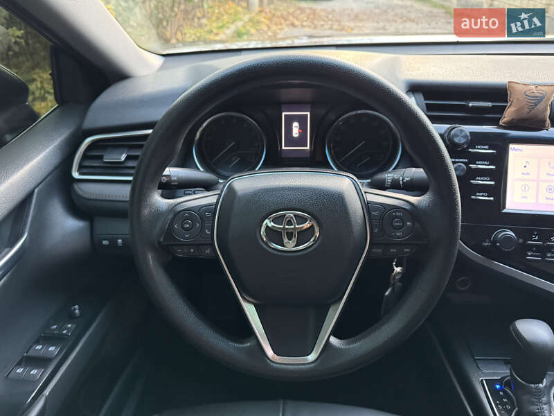 Седан Toyota Camry 2017 в Одессе