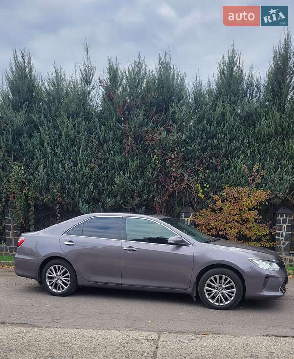 Седан Toyota Camry 2016 в Луцьку