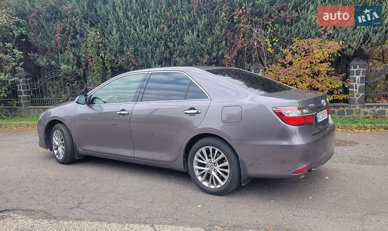 Седан Toyota Camry 2016 в Луцьку