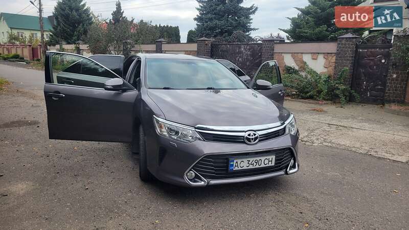 Седан Toyota Camry 2016 в Луцьку