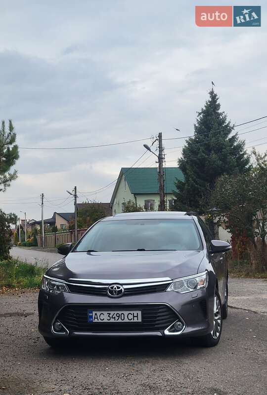 Седан Toyota Camry 2016 в Луцьку