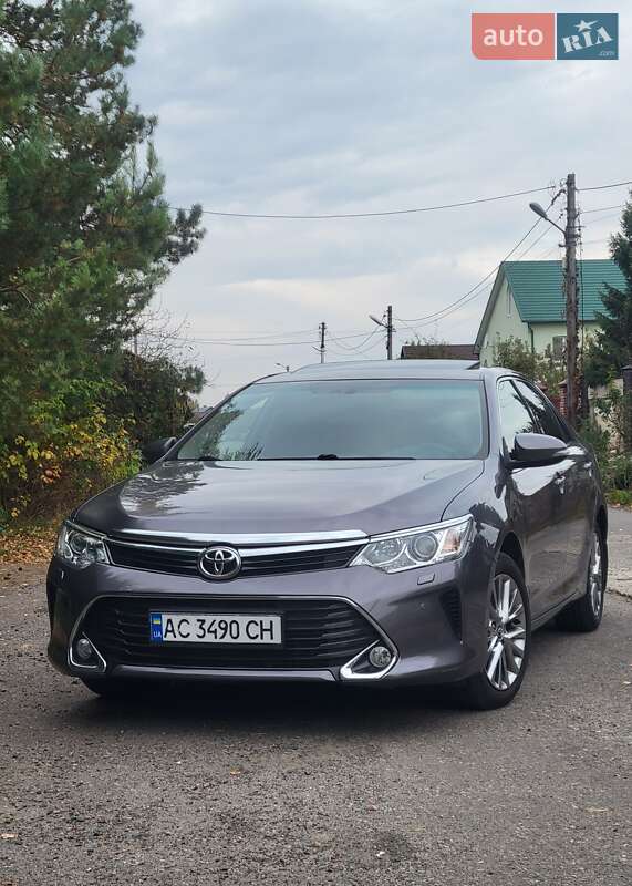 Седан Toyota Camry 2016 в Луцьку