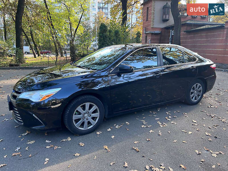 Седан Toyota Camry 2016 в Киеве