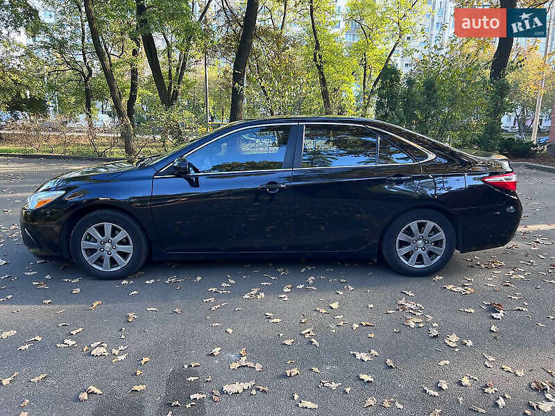 Седан Toyota Camry 2016 в Киеве