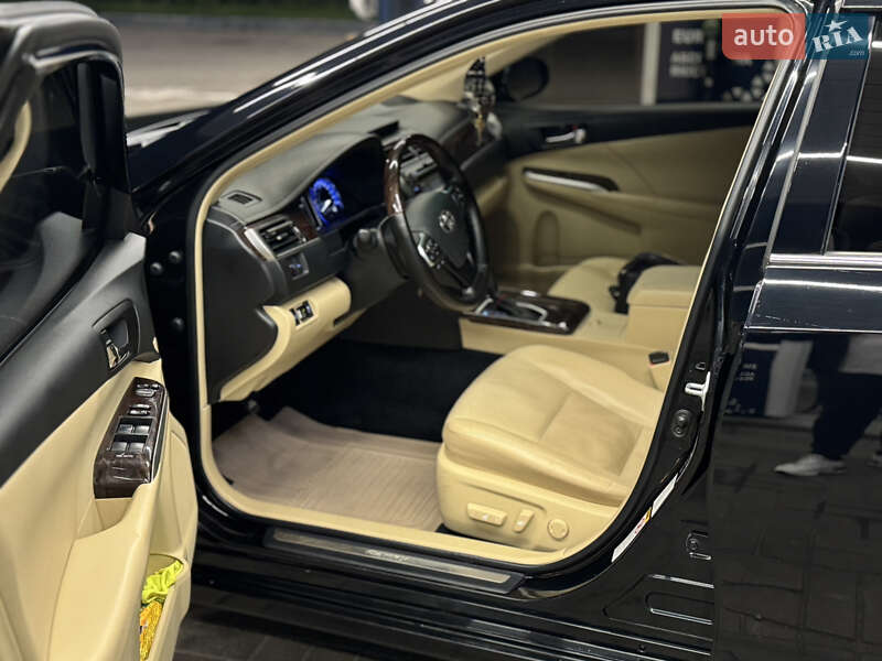 Седан Toyota Camry 2017 в Дніпрі