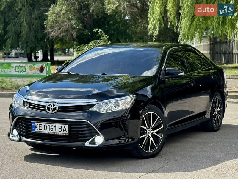 Седан Toyota Camry 2017 в Дніпрі