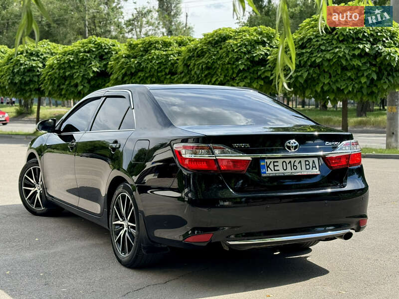 Седан Toyota Camry 2017 в Дніпрі
