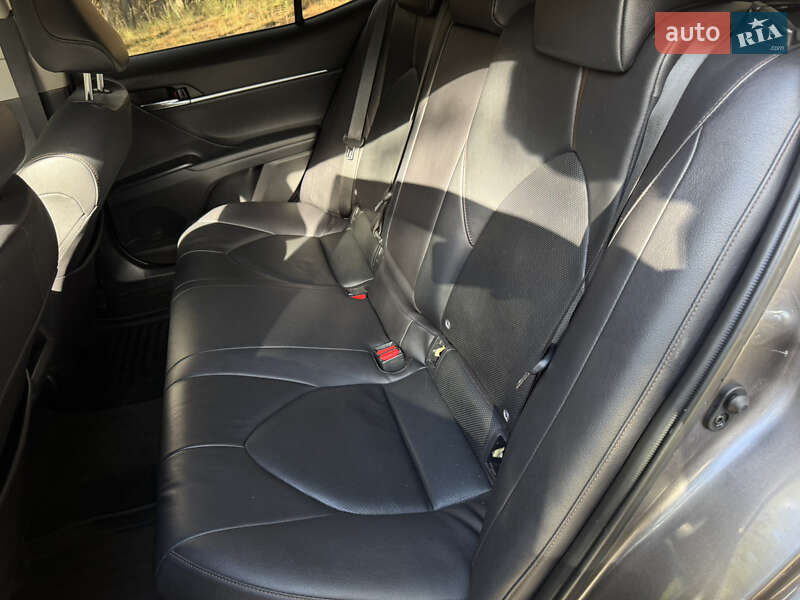 Седан Toyota Camry 2021 в Киеве