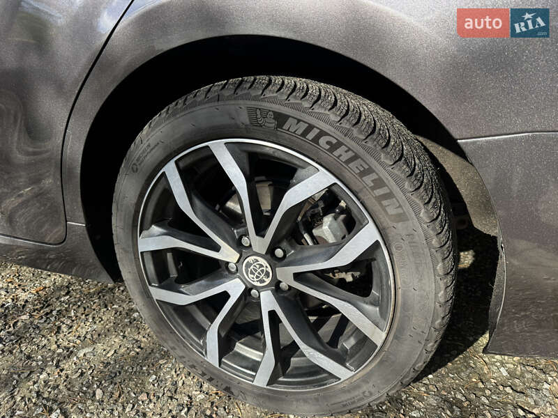 Седан Toyota Camry 2021 в Киеве