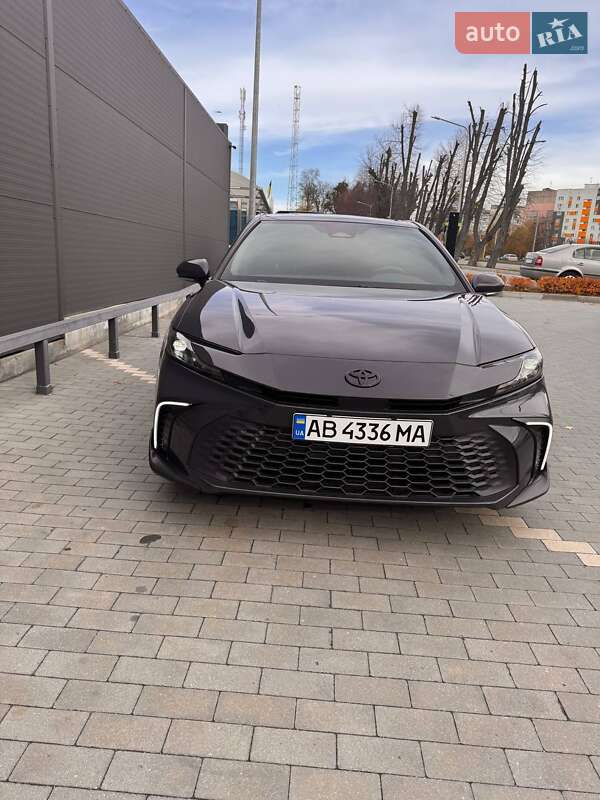 Седан Toyota Camry 2024 в Киеве
