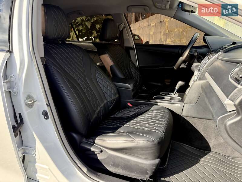 Седан Toyota Camry 2015 в Харкові