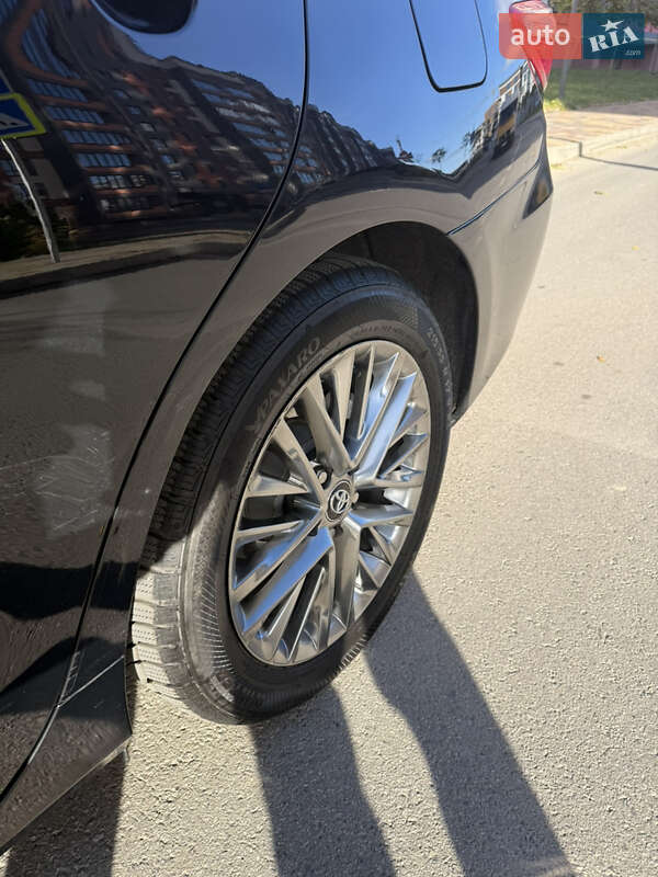 Седан Toyota Camry 2017 в Тернополе