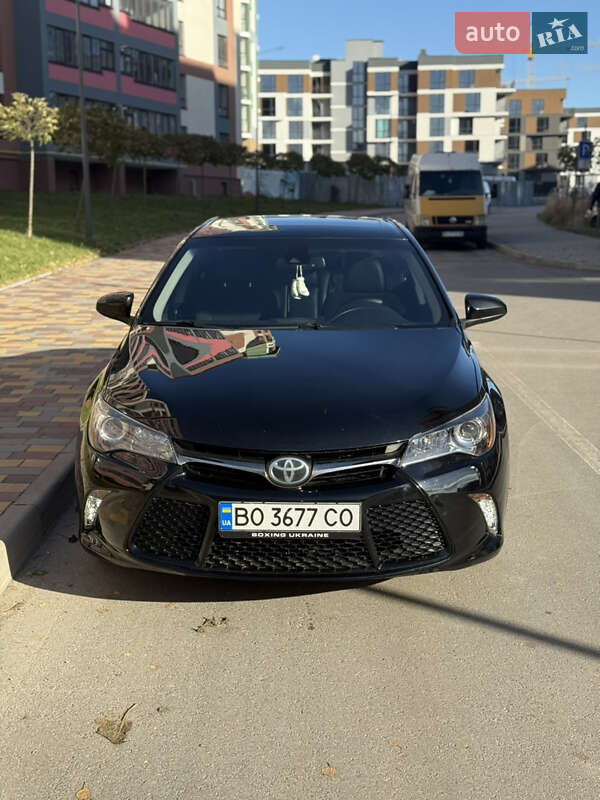 Седан Toyota Camry 2017 в Тернополе