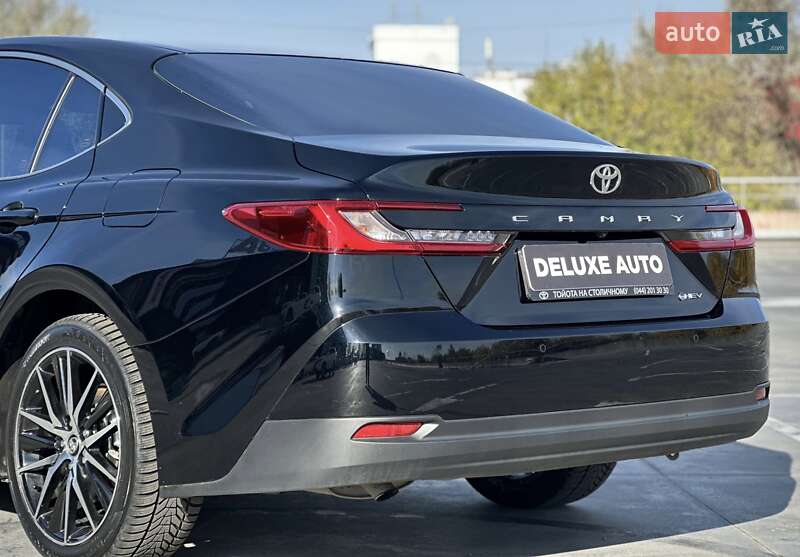 Седан Toyota Camry 2024 в Киеве