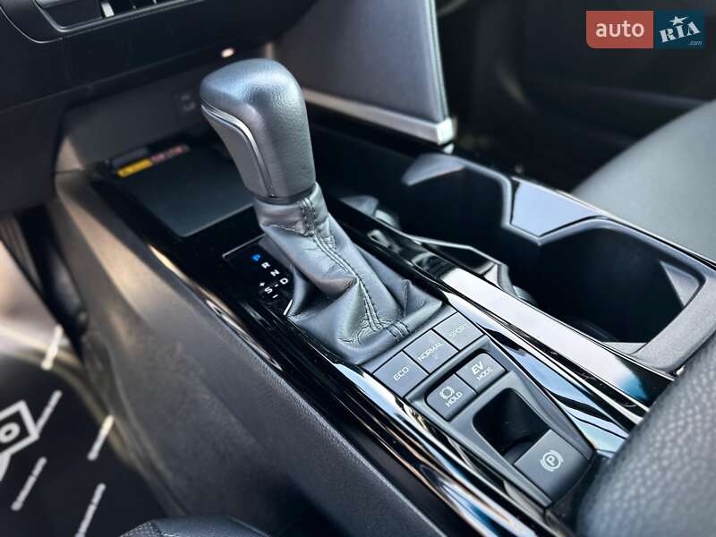 Седан Toyota Camry 2024 в Киеве