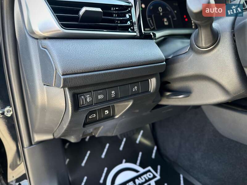 Седан Toyota Camry 2024 в Киеве