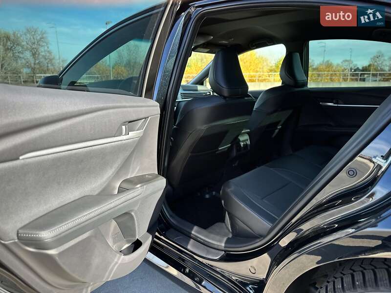 Седан Toyota Camry 2024 в Киеве