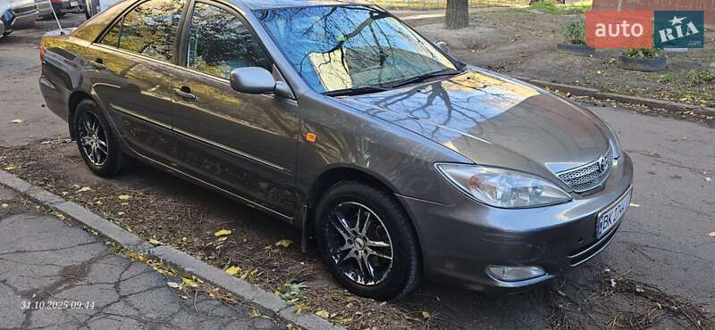 Седан Toyota Camry 2003 в Рівному