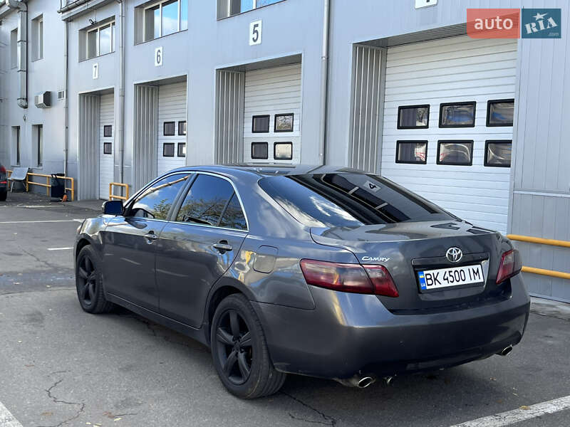 Седан Toyota Camry 2007 в Киеве